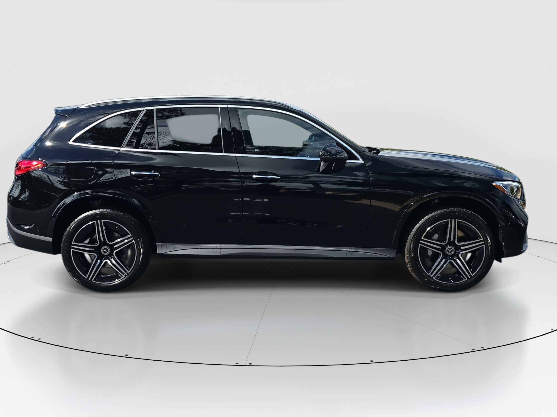 2026 Mercedes Benz GLC 300 photo 4