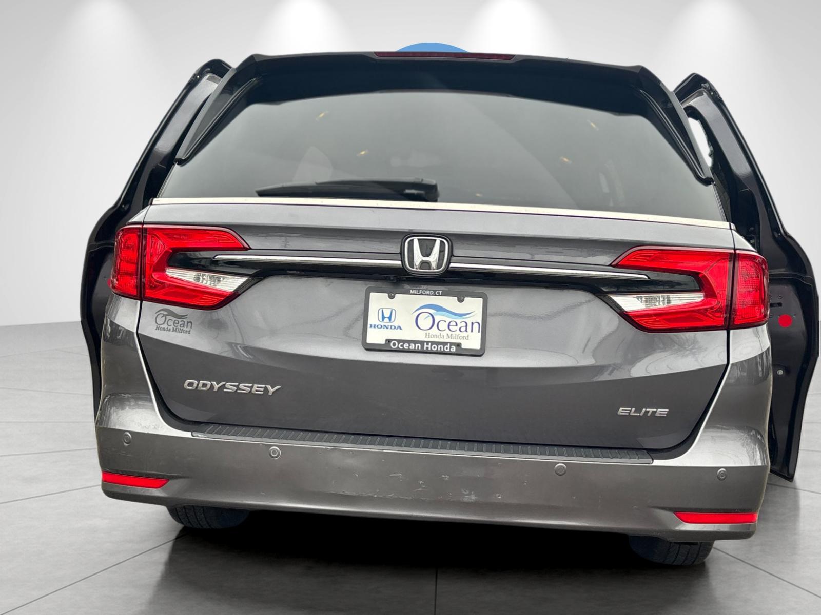 2022 Honda Odyssey Elite photo 2
