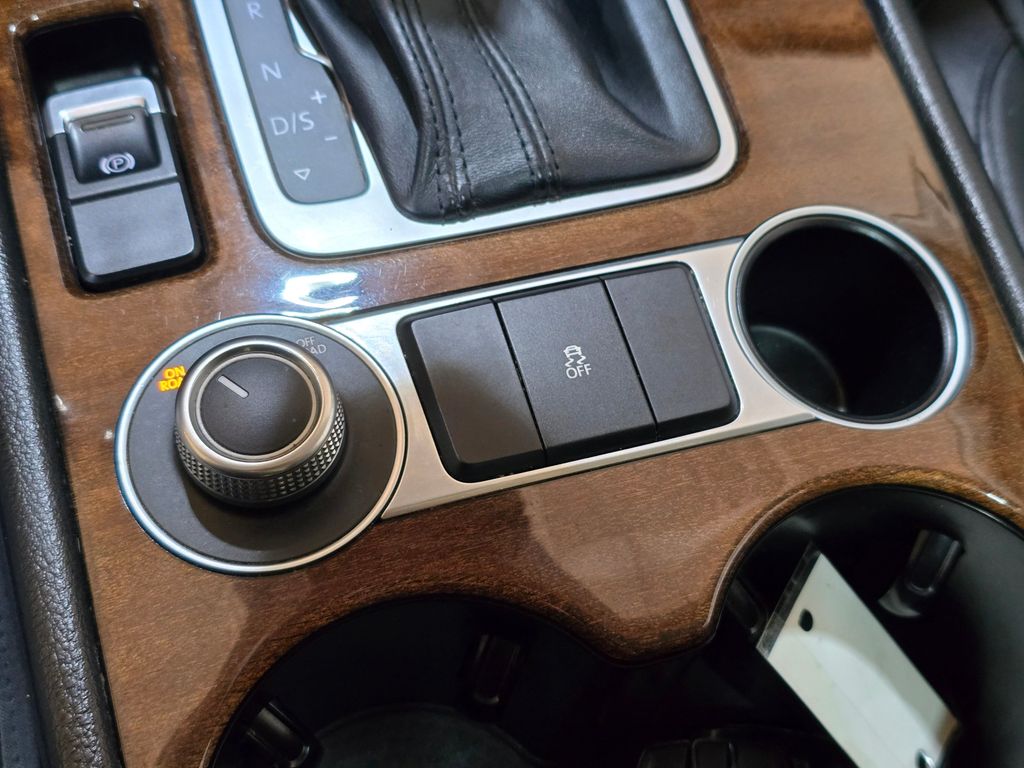 2015 Volkswagen Touareg V6 FSI TDI Hybrid photo 14