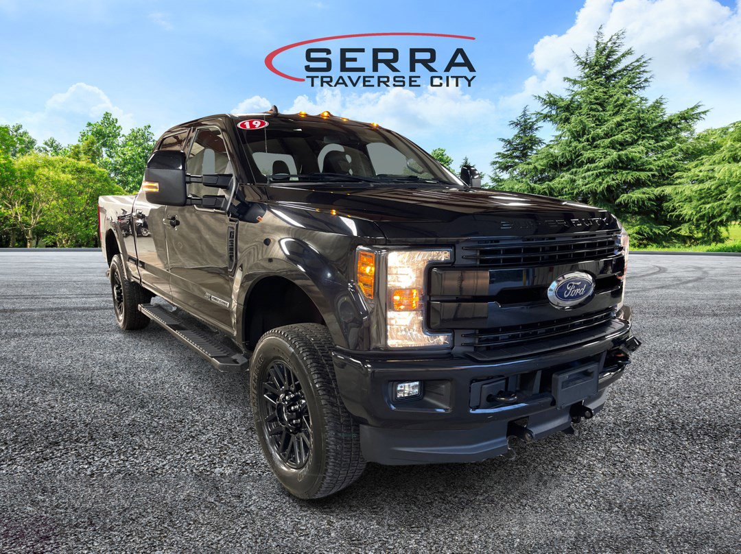 2019 Ford F-350 Lariat photo 2