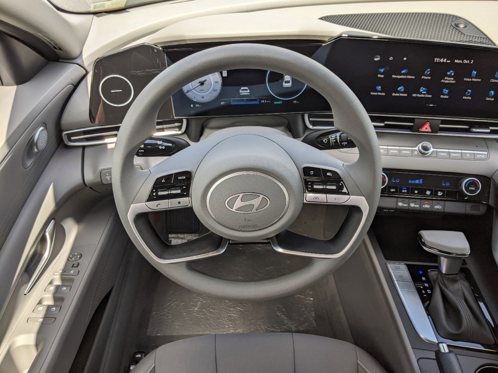 2025 Hyundai Elantra SEL Sport photo 13
