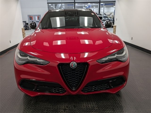 2024 Alfa Romeo Stelvio Ti photo 2