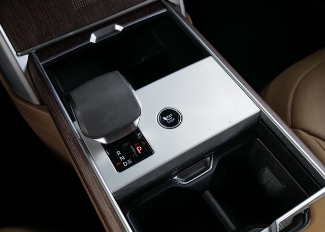 2024 Land Rover Range Rover Autobiography photo 16