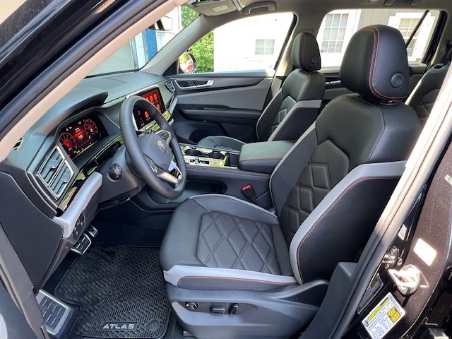 2025 Volkswagen Atlas Peak Edition SE photo 9