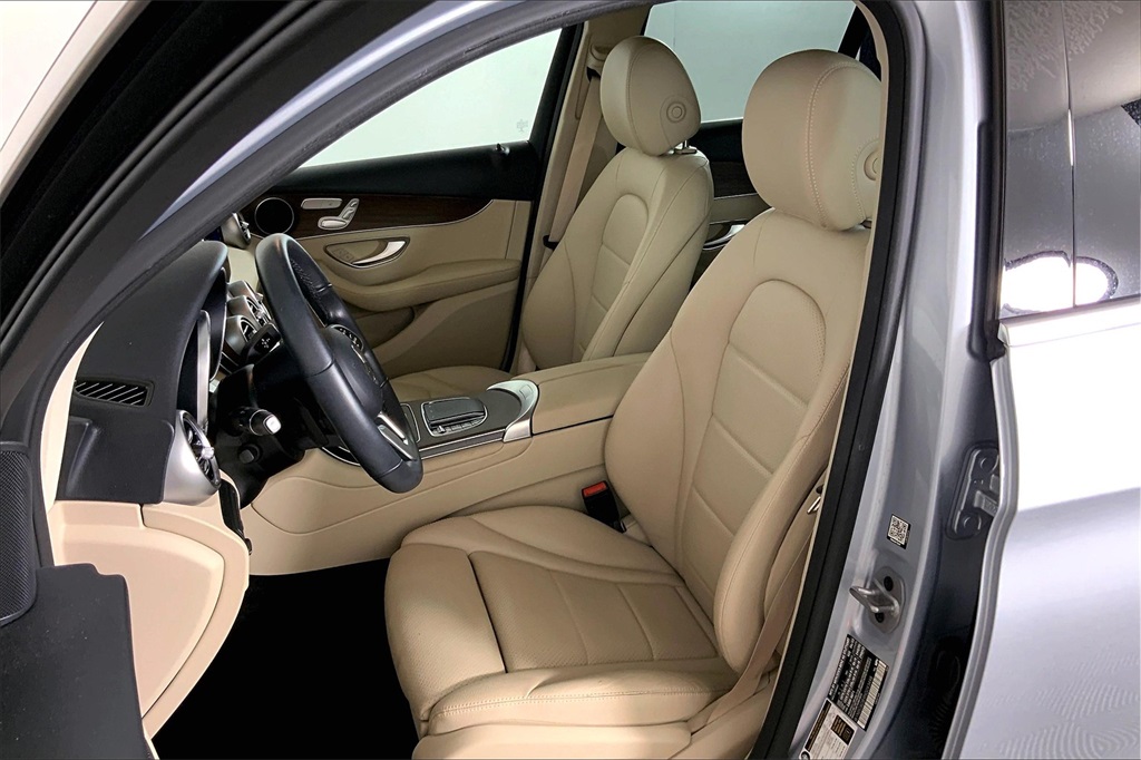 2022 Mercedes Benz GLC 300 photo 24
