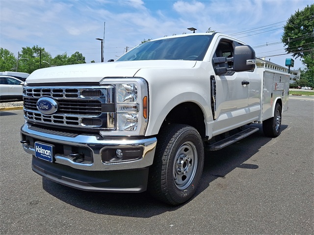 2025 Ford F-350 photo 3