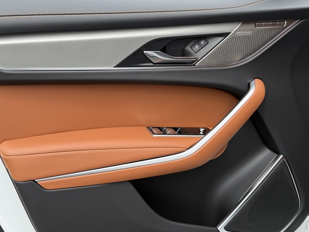 2026 Jaguar F-PACE P400 R-Dynamic S photo 10