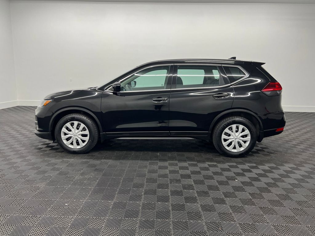 2017 Nissan Rogue S photo 2