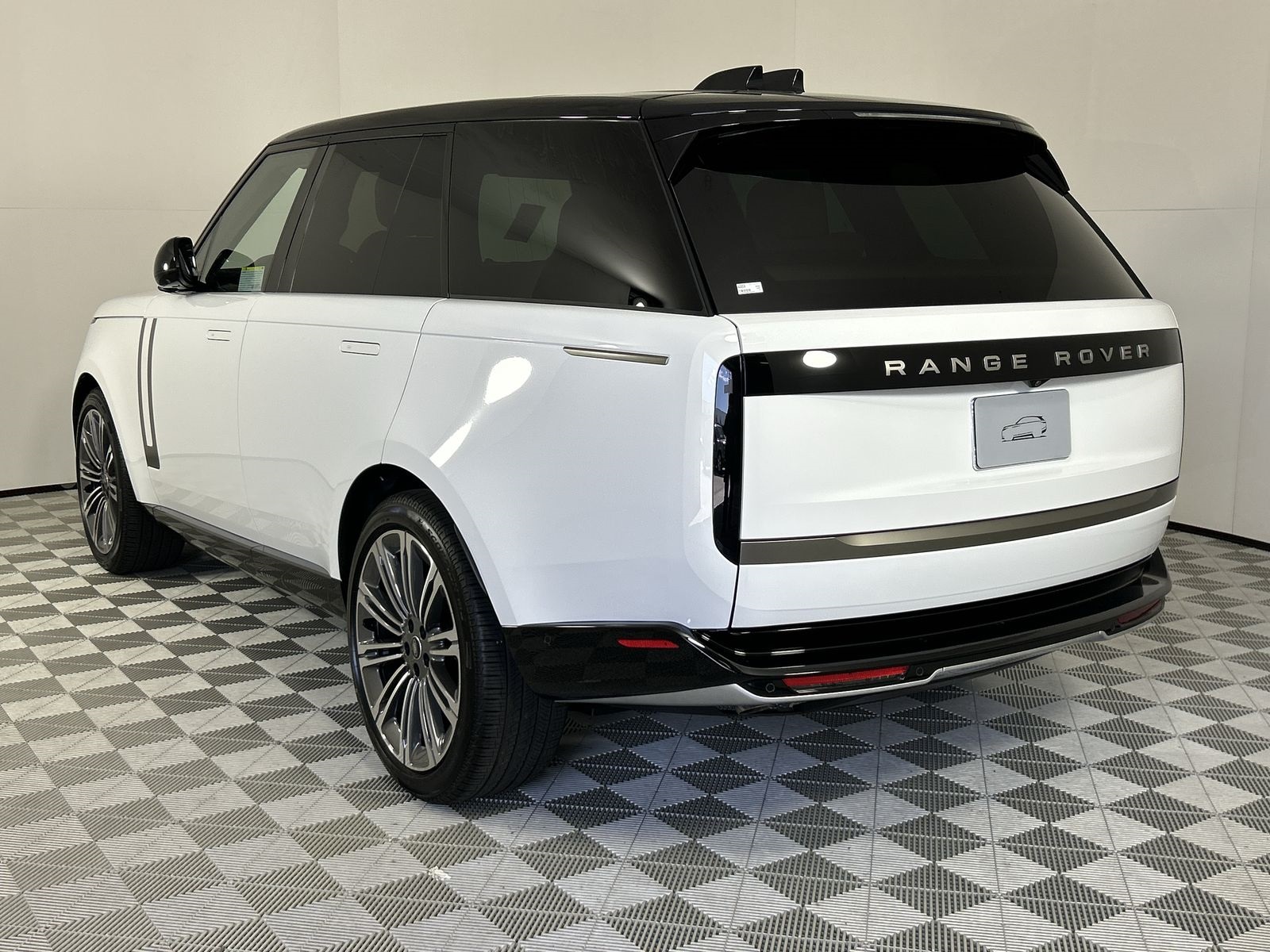 2025 Land Rover Range Rover SE photo 2