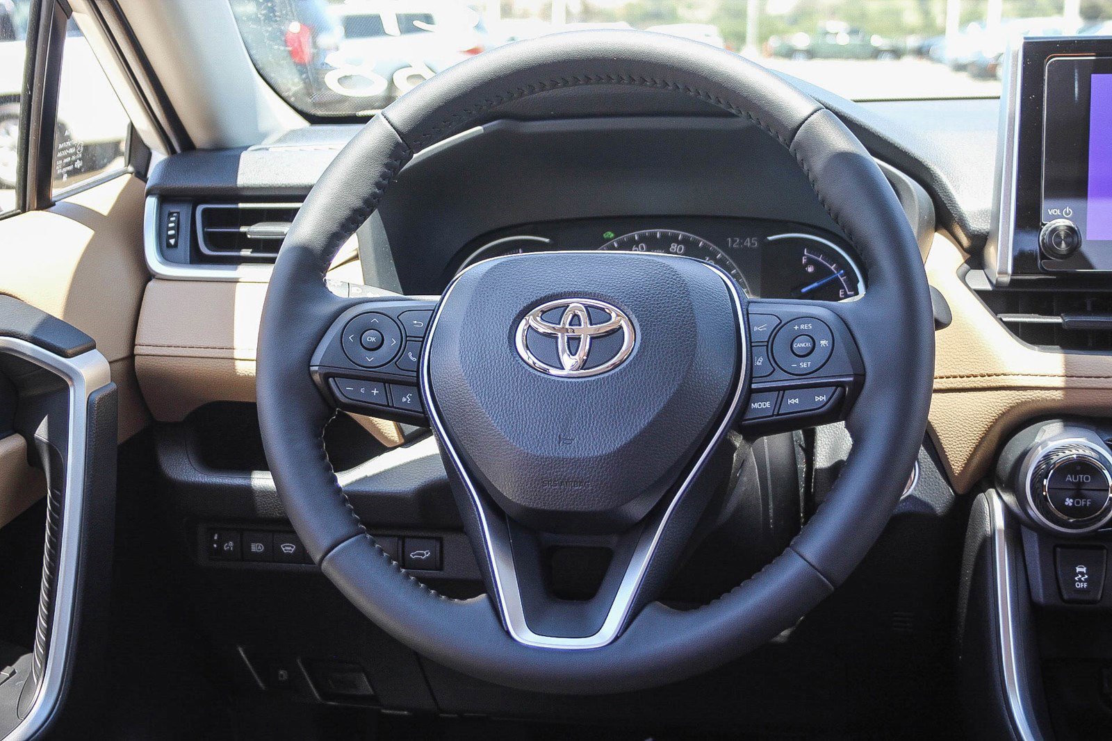 2025 Toyota RAV4 Hybrid XLE photo 18