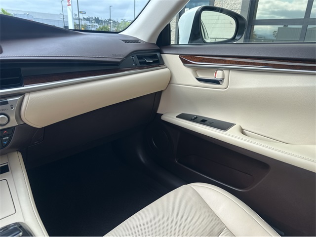 2017 Lexus ES 350 Luxury photo 16