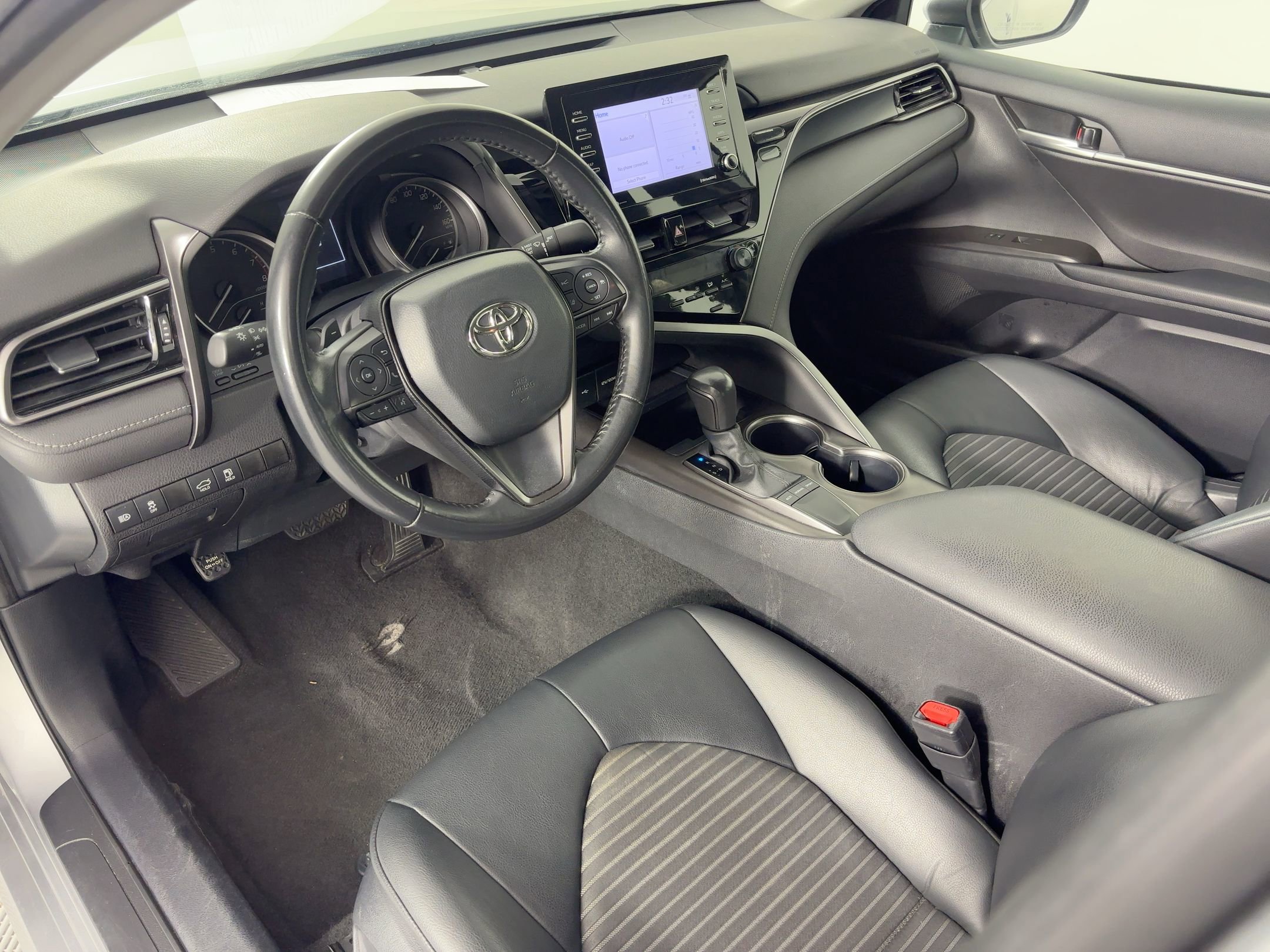 2024 Toyota Camry SE photo 3