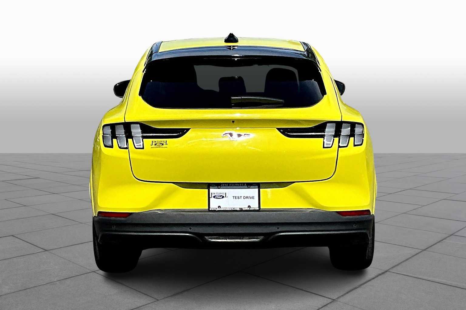2025 Ford Mustang Mach-E Premium photo 4