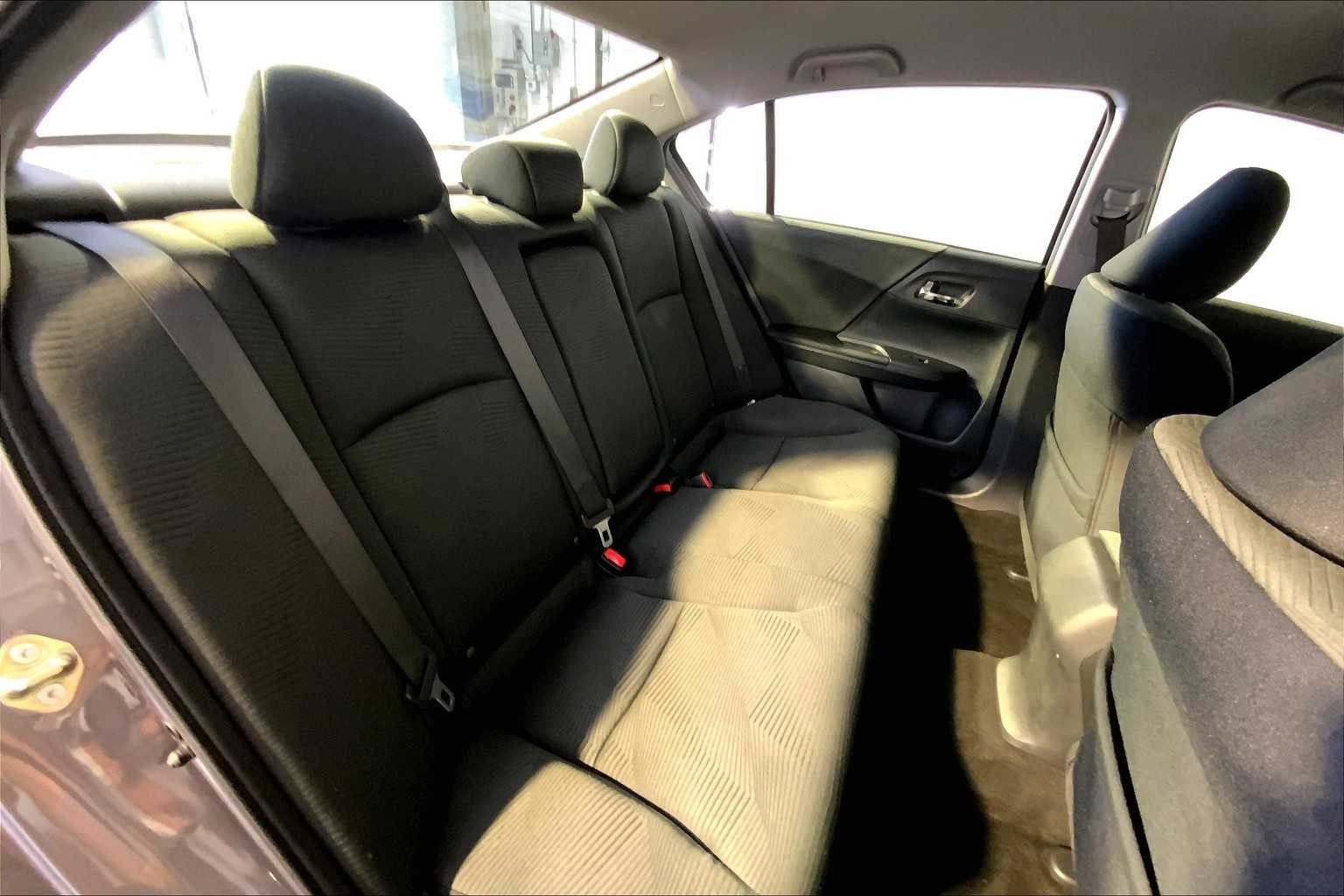 2016 Honda Accord LX photo 18