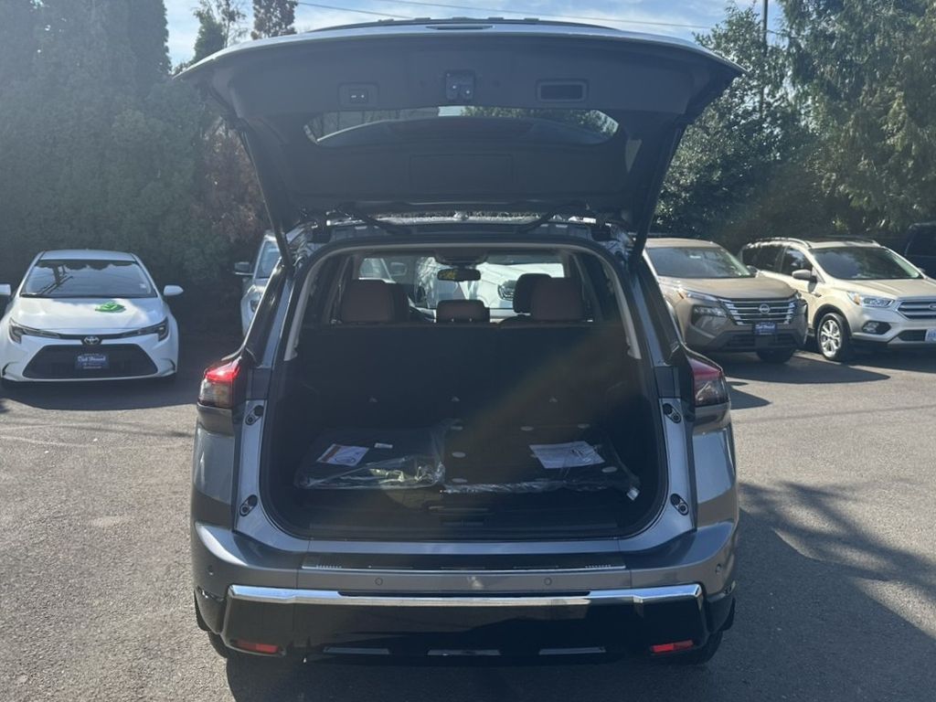 2026 Nissan Rogue Platinum photo 9