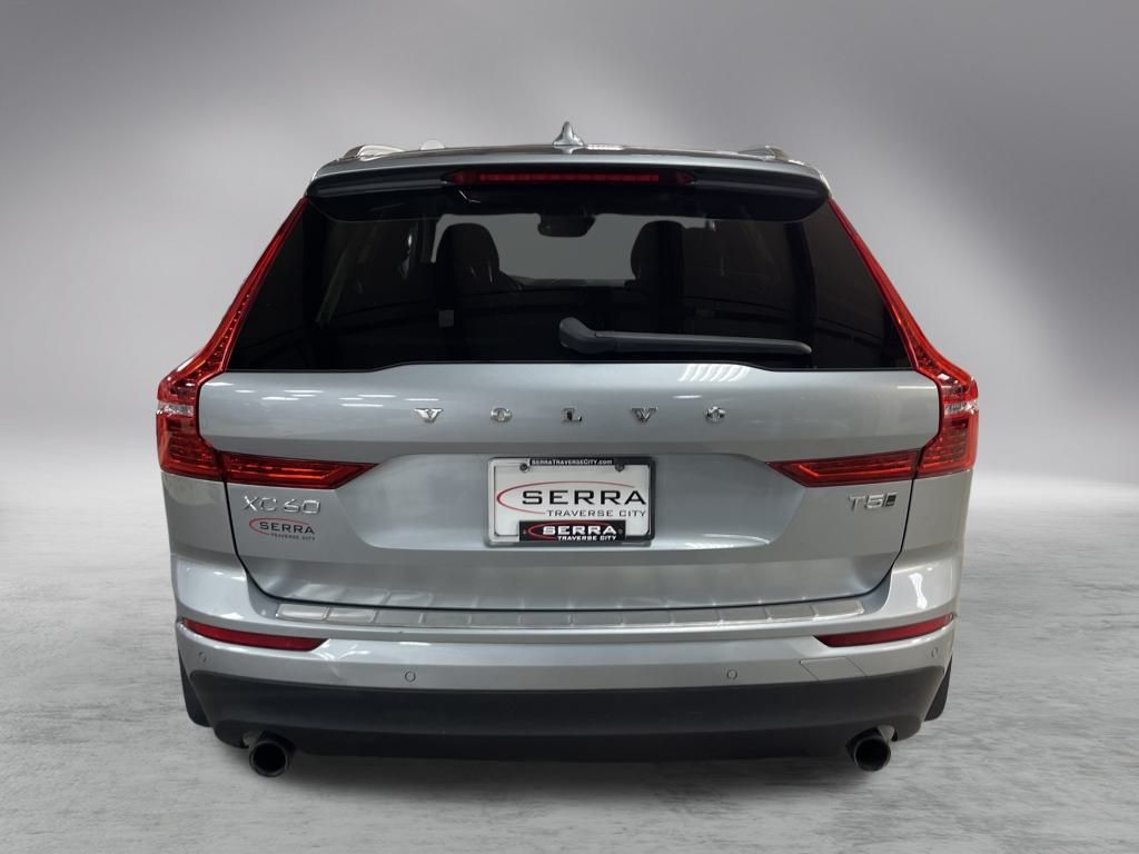 2018 Volvo XC60 T5 Momentum photo 4