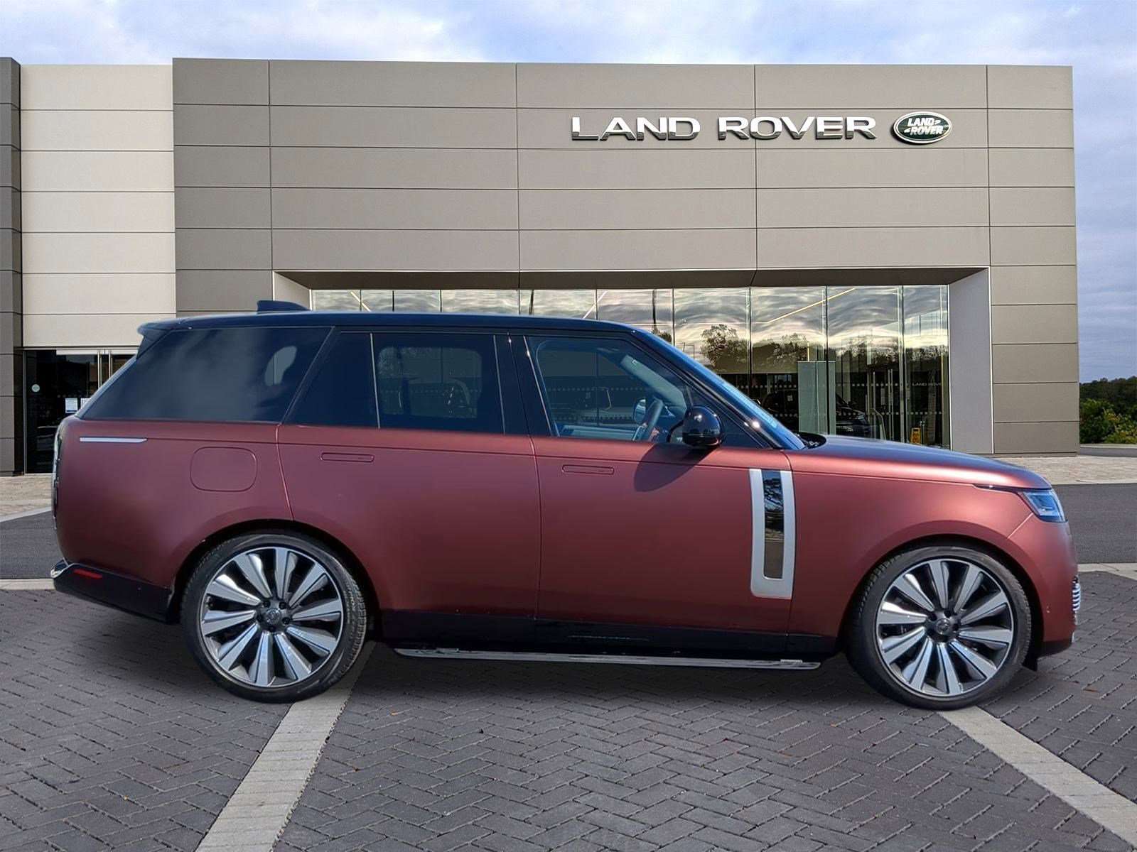 2024 Land Rover Range Rover SV photo 4
