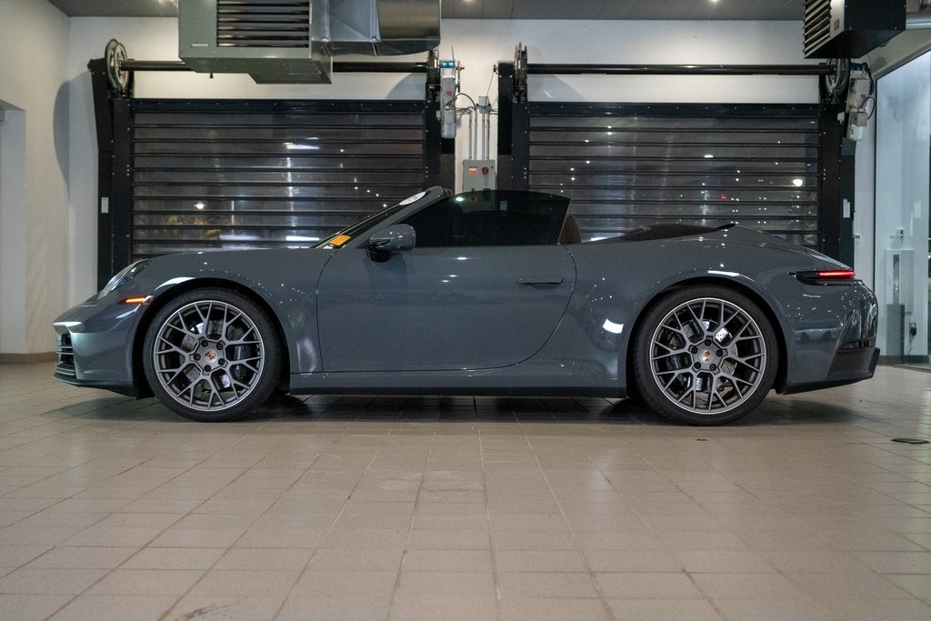 2025 Porsche 911 photo 2