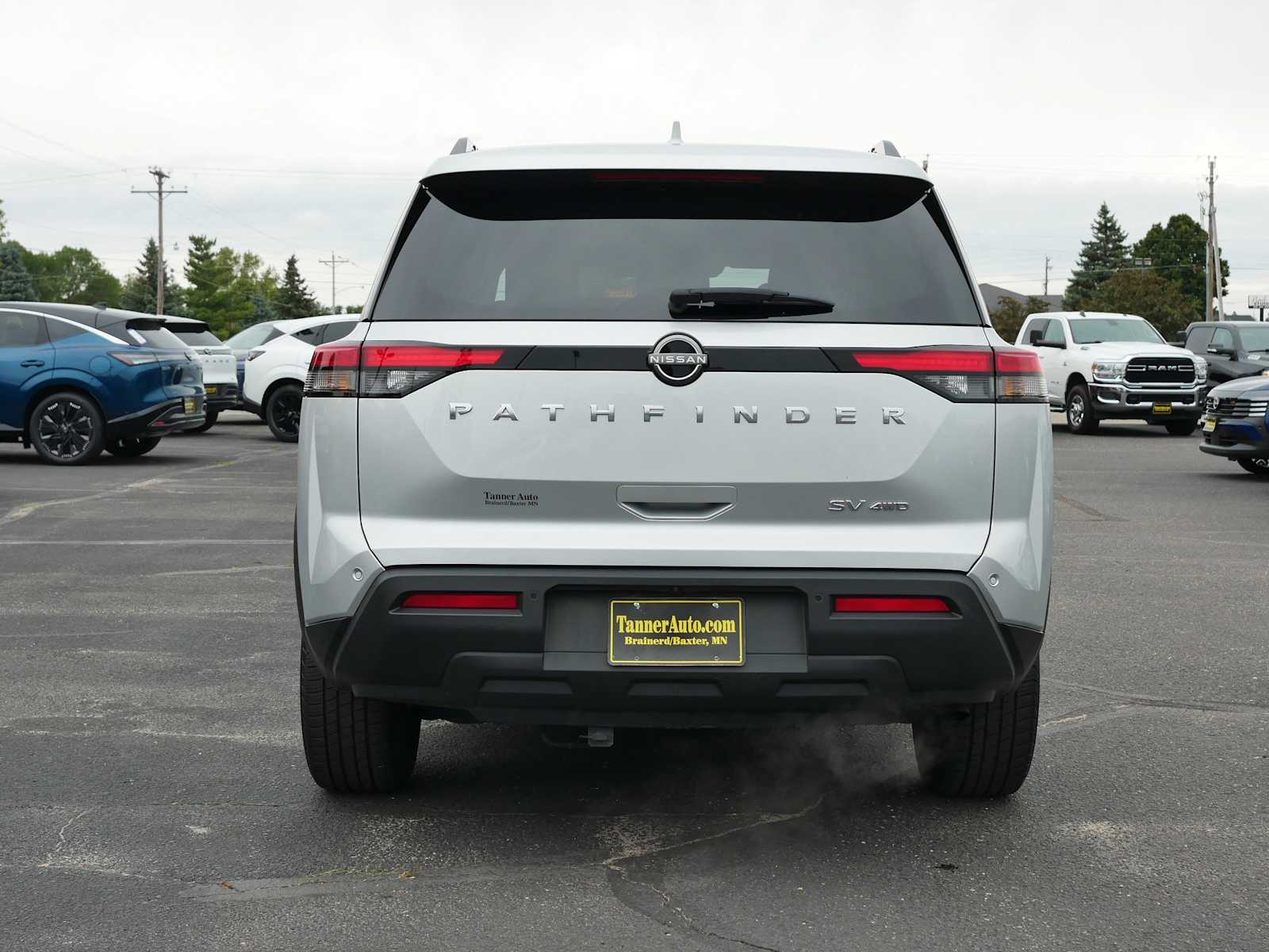 2023 Nissan Pathfinder SV photo 5