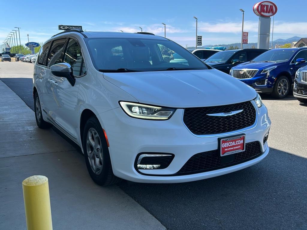 2023 Chrysler Pacifica Limited photo 2