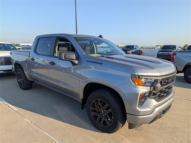 2026 Chevrolet Silverado Custom photo 2