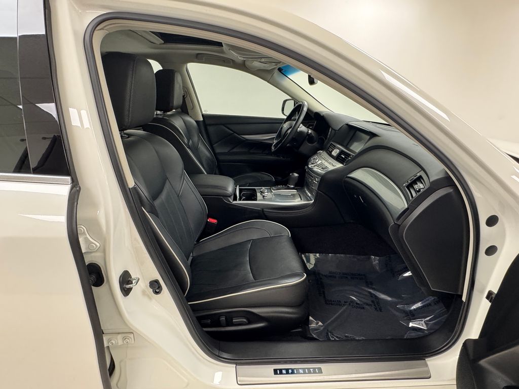 2019 Infiniti Q70 photo 15