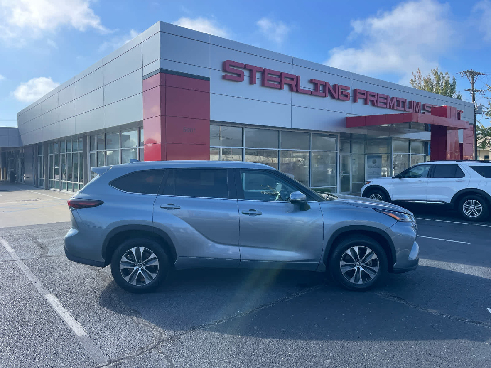 2024 Toyota Highlander XLE's photo