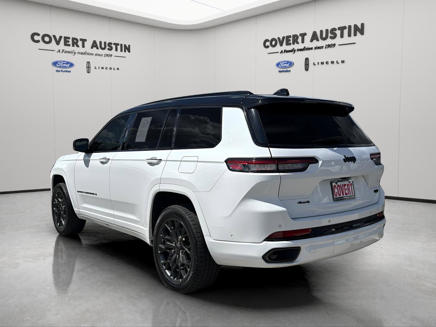 2023 Jeep Grand Cherokee L Summit photo 3