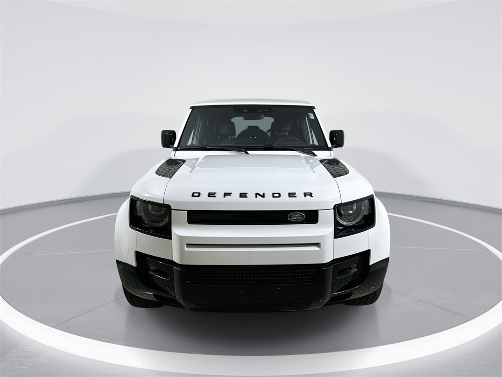 2025 Land Rover Defender 110 X-Dynamic SE photo 3