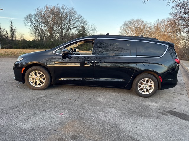 2022 Chrysler Pacifica Touring L photo 4