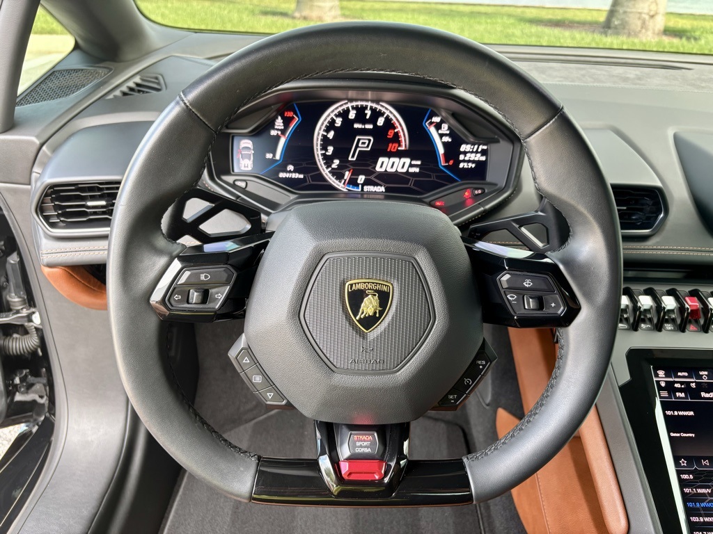 2020 Lamborghini Huracan Evo Base photo 14