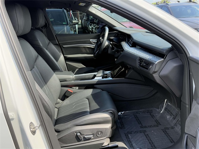 2022 Audi e-tron Prestige photo 14