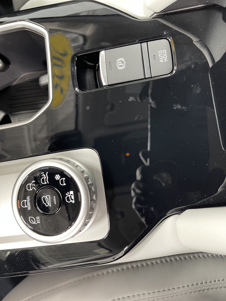 2025 Mitsubishi Outlander SE photo 13