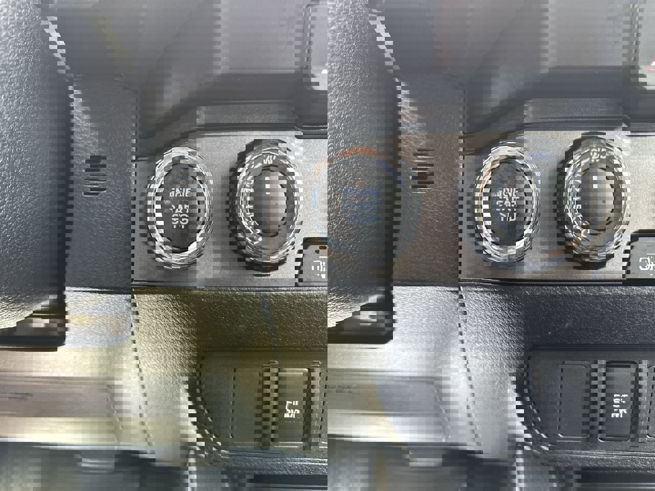 2020 Toyota Tacoma SR5 photo 14