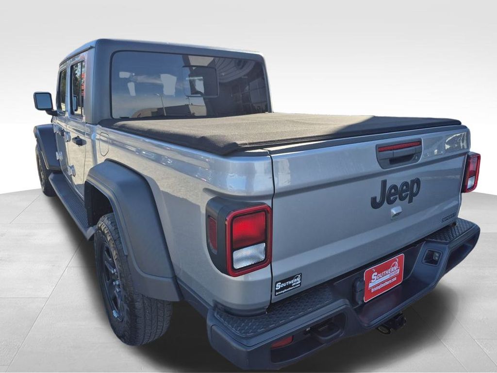 2021 Jeep Gladiator Sport photo 3