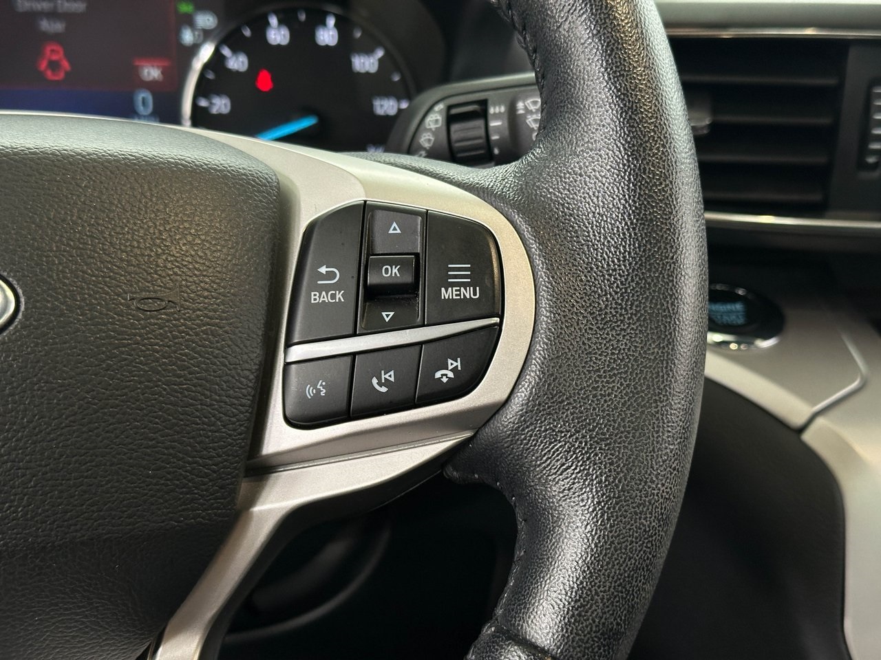 2022 Ford Explorer XLT photo 25