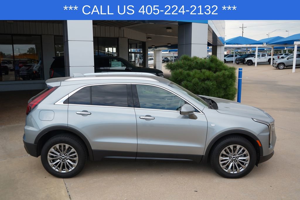 2025 Cadillac XT4 Premium Luxury photo 3