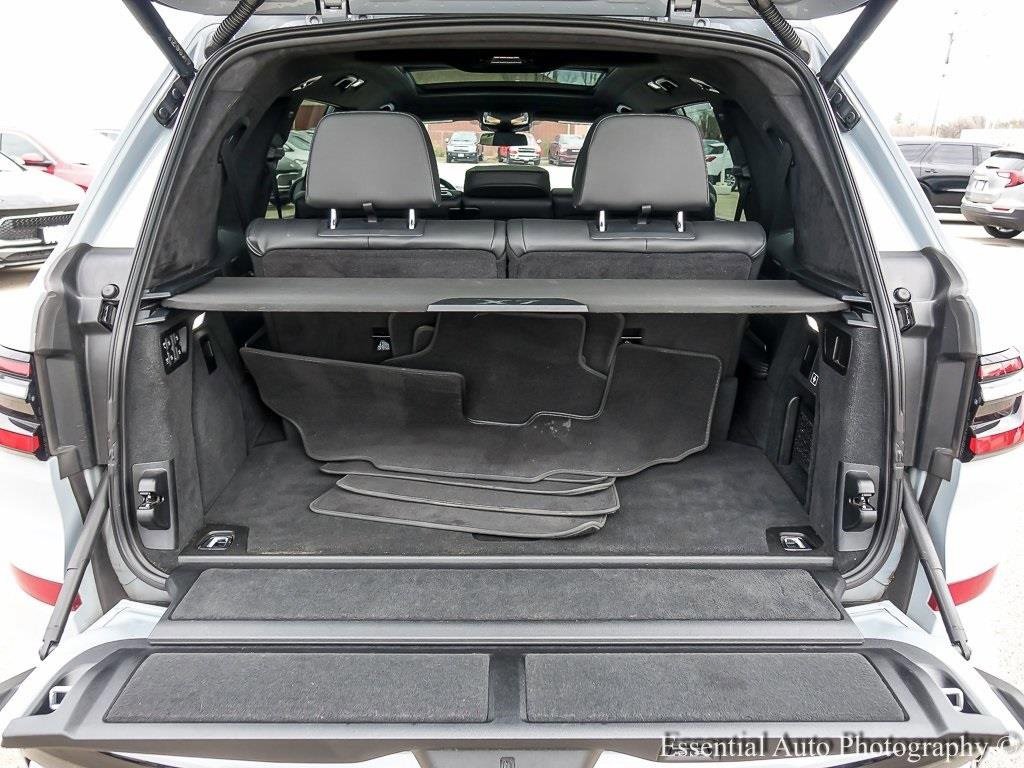2023 BMW X7 - Image 25