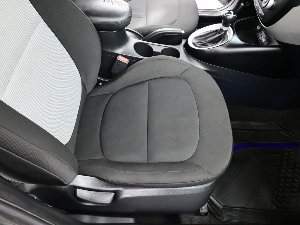 2016 Kia Soul Base photo 26