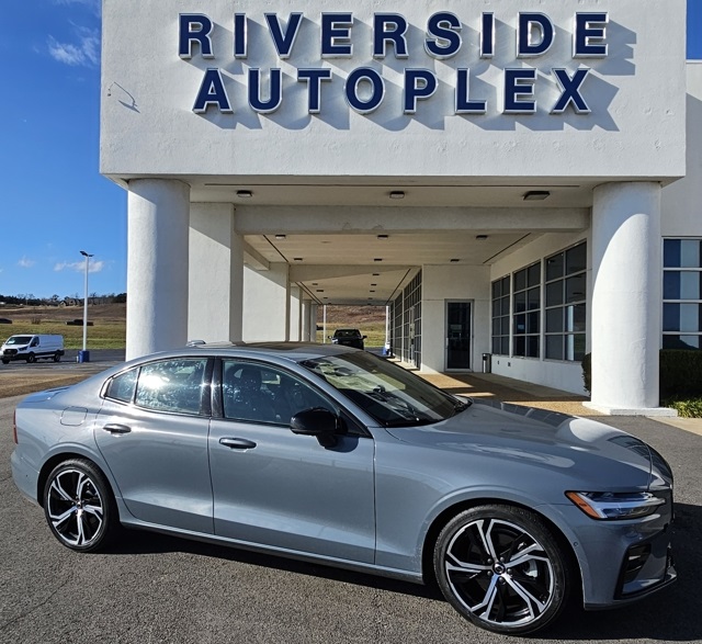 2024 Volvo S60 Plus's photo