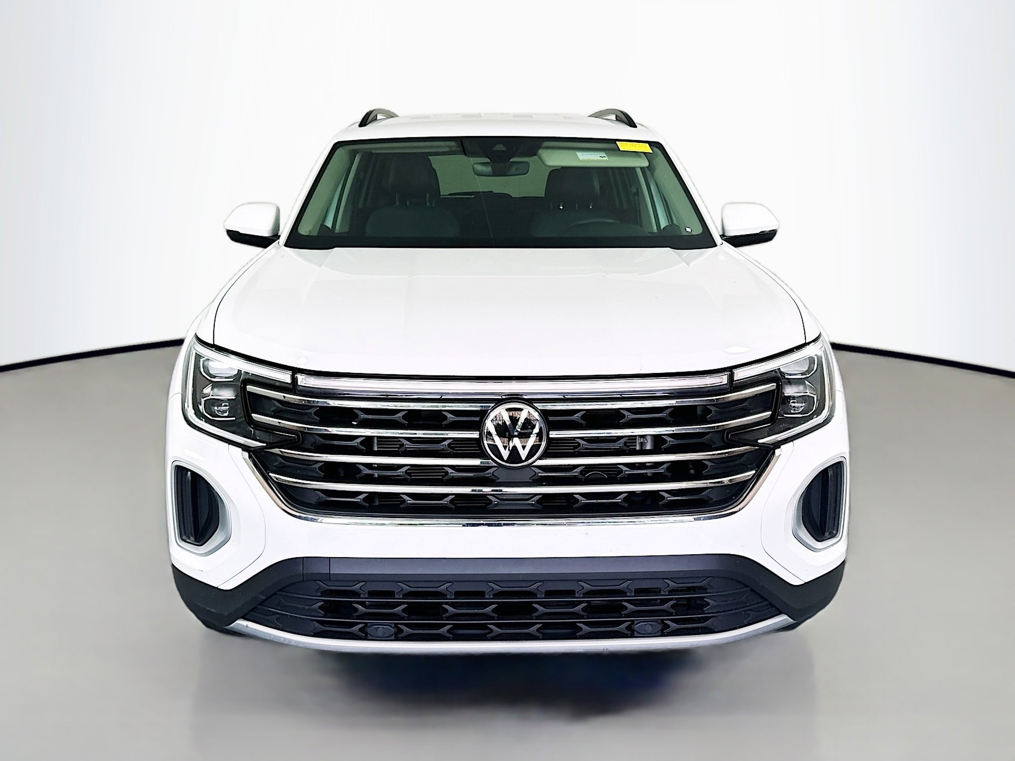 2024 Volkswagen Atlas SE photo 2