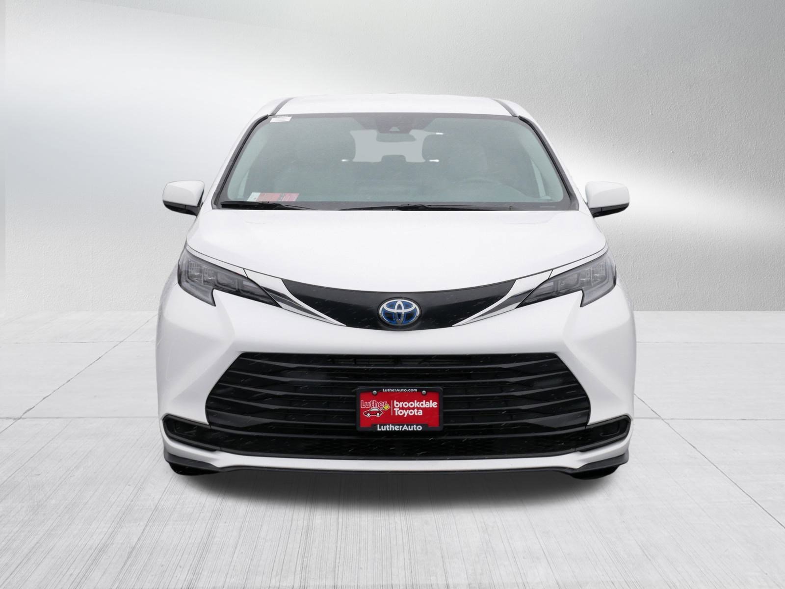 Certified 2025 Toyota Sienna LE with VIN 5TDKRKEC7SS230602 for sale in Brooklyn Center, Minnesota