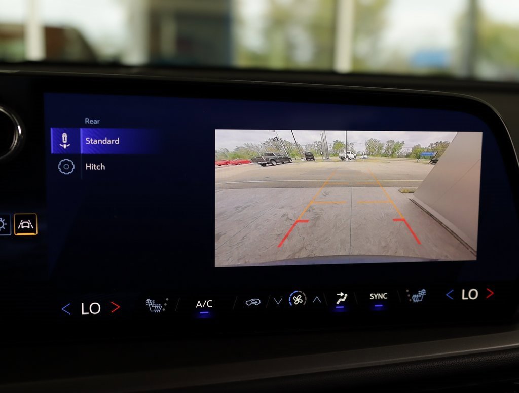2025 Chevrolet Traverse photo 16
