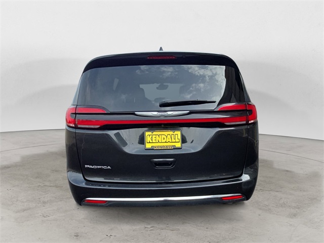 2022 Chrysler Pacifica Touring L photo 4