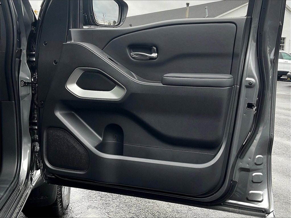 2025 Nissan Frontier SV photo 25
