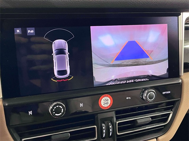 2022 Porsche Macan photo 3