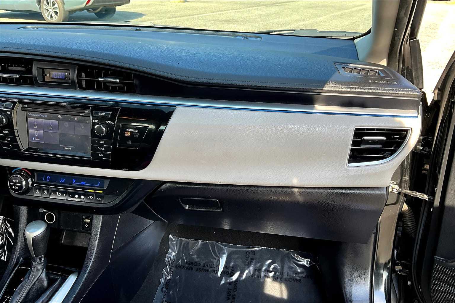 2014 Toyota Corolla LE photo 16