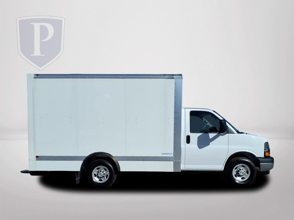 2024 Chevrolet Express Cutaway 3500 photo 3