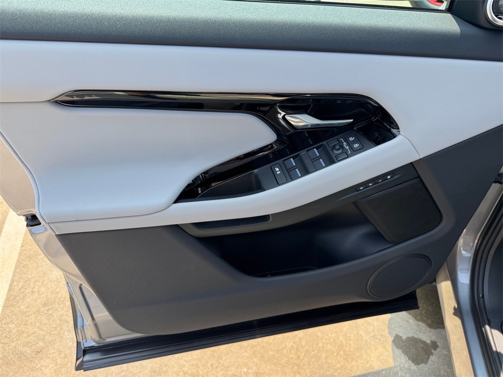 2026 Land Rover Range Rover Evoque S photo 17