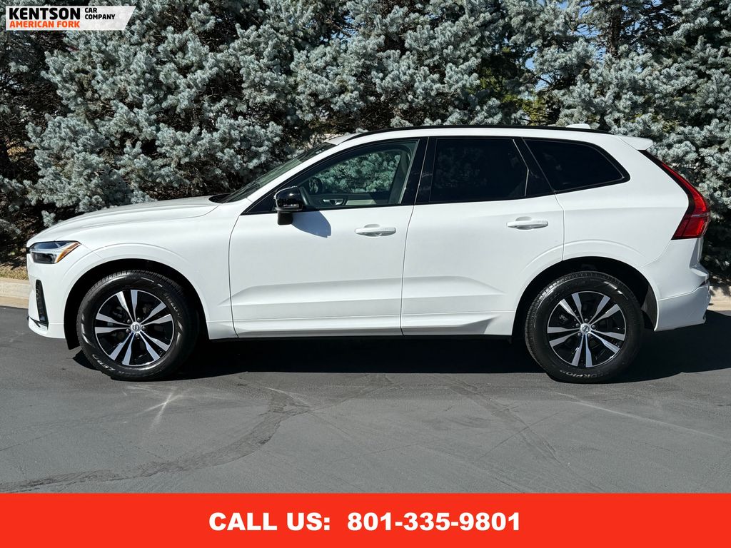2024 Volvo XC60 Core photo 3